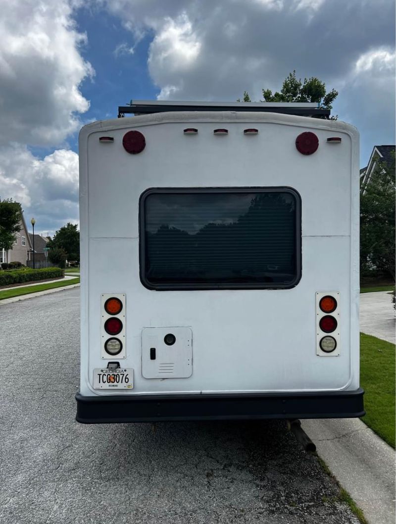 Picture 3/16 of a 2005 Ford E-350 Shuttle Bus for sale in Sylvania, Georgia