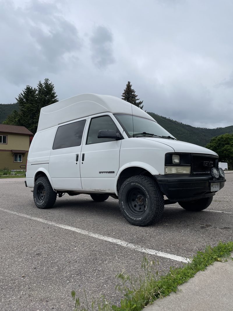 Picture 2/11 of a 2000 AWD GMC Safari high-top for sale in Missoula, Montana