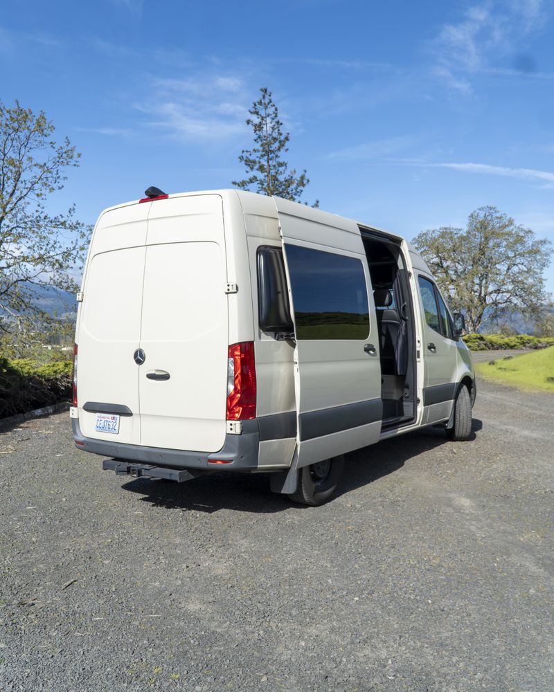 Picture 4/32 of a 2022 Mercedes-Benz Sprinter 144 RWD Adventure Wagon for sale in Hood River, Oregon