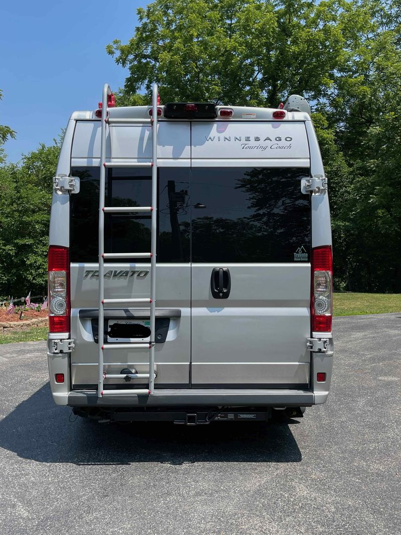 Picture 4/17 of a 2017 Winnebago Travato 59K for sale in Colona, Illinois