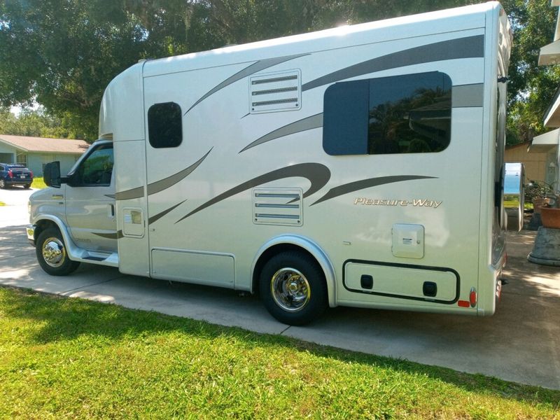 Picture 1/13 of a 2014 Pleasure-Way Pursuit for sale in Port Charlotte, Florida