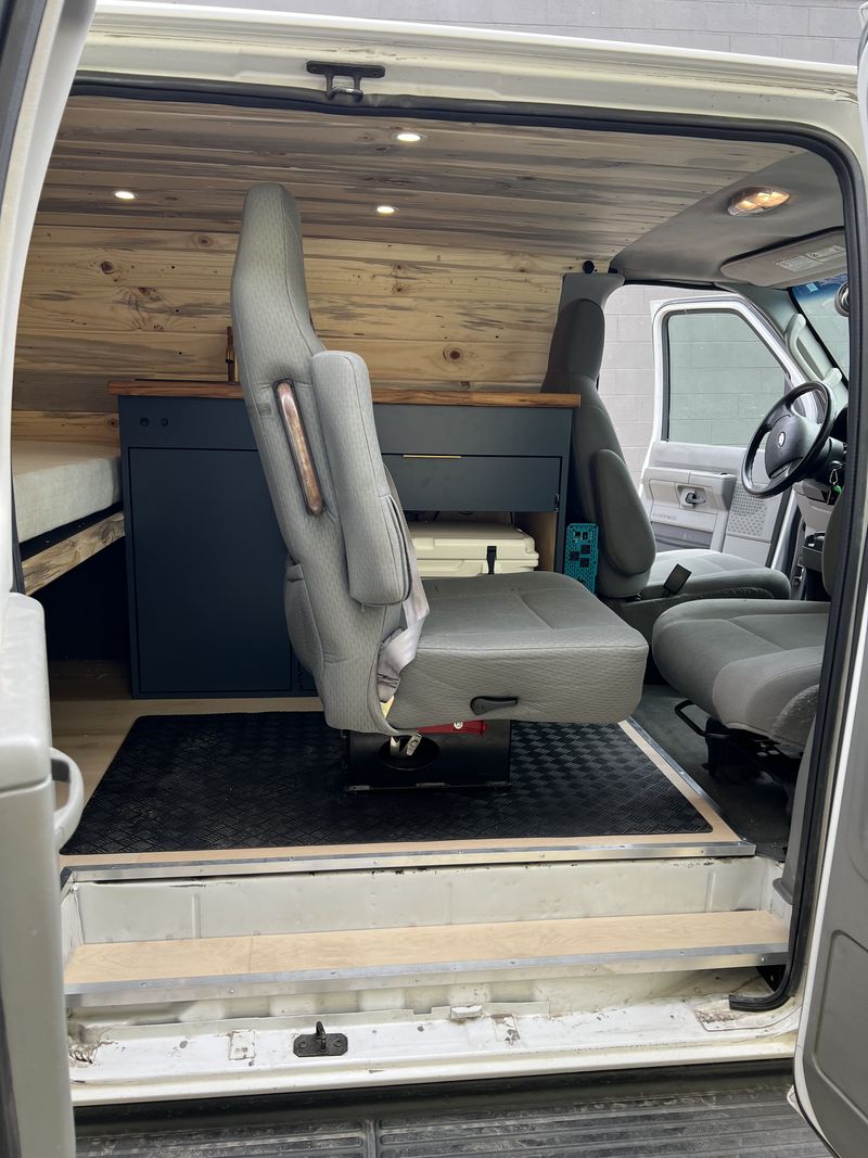 Picture 3/7 of a 2009 Ford E-350 Econoline XLT with Third Seat for sale in Baltimore, Maryland
