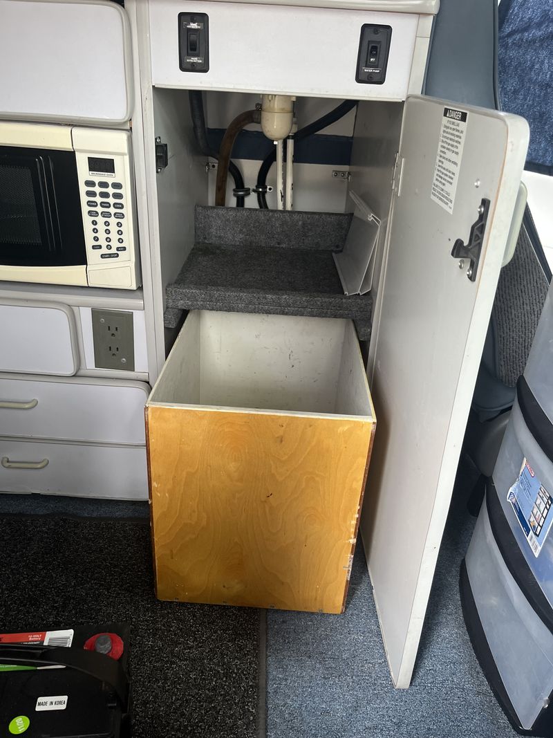 Picture 2/26 of a 2003 California SPORTSMOBILE  No RUST no RUST!!!! for sale in Deerfield, Massachusetts