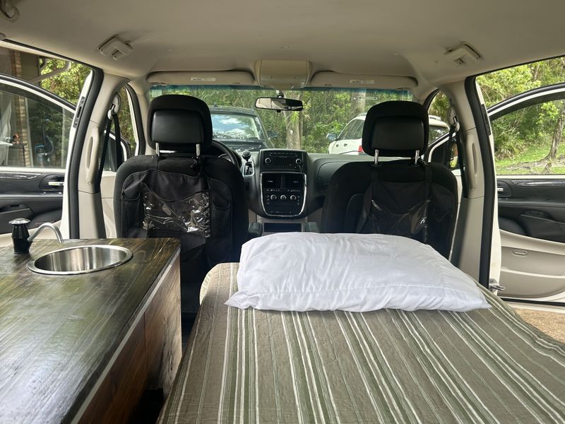 Picture 3/21 of a 2011 Dodge Grand Caravan Camper for sale in Longwood, Florida