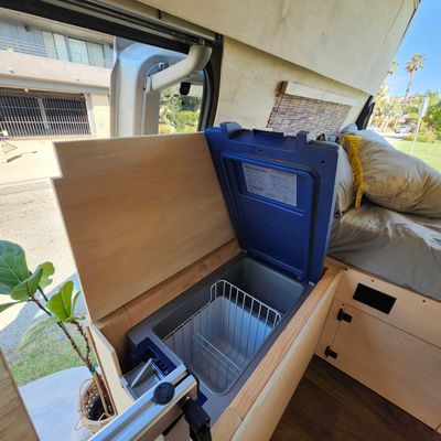 Picture 9/19 of a 🚐 2009 Ford Econoline E-250 Fully Off Grid for sale in Long Beach, California