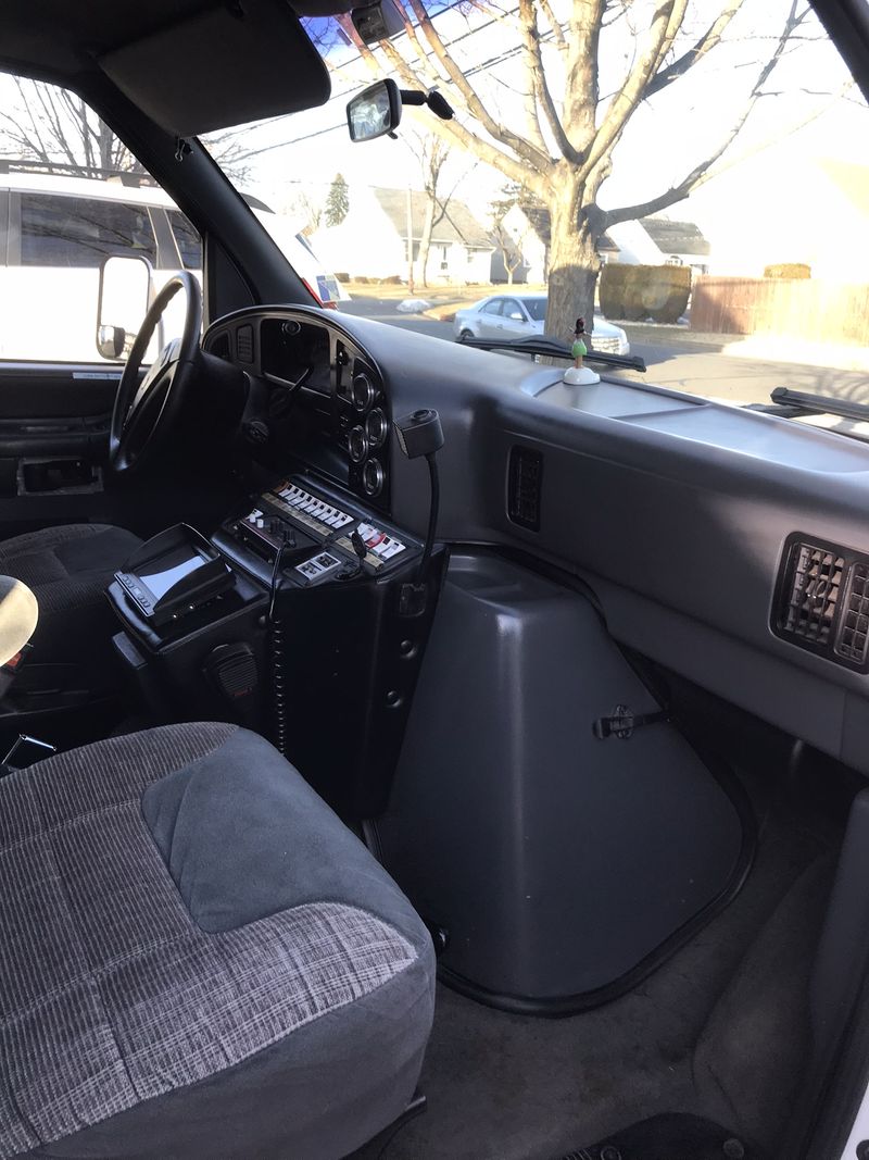 Picture 4/11 of a 1992 E350 7.3 international diesel 81000 miles for sale in Middlesex, New Jersey