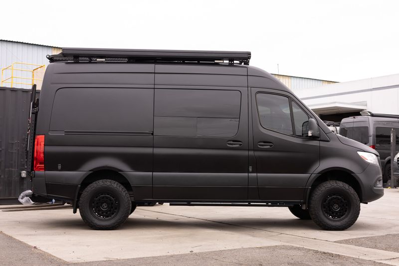 Picture 5/27 of a 2019 Mercedes Sprinter 4x4 RB Deluxe Touring for sale in Santa Fe Springs, California