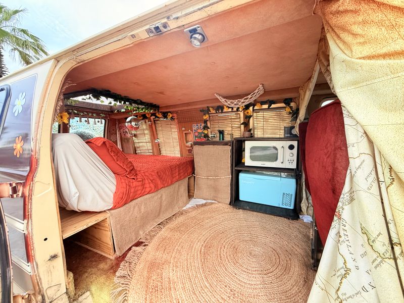Picture 2/29 of a 🌻 Florida Van Life Co - 1985 Retro Love Bus ☮️ 🏝️ 🚐 for sale in Saint Petersburg, Florida