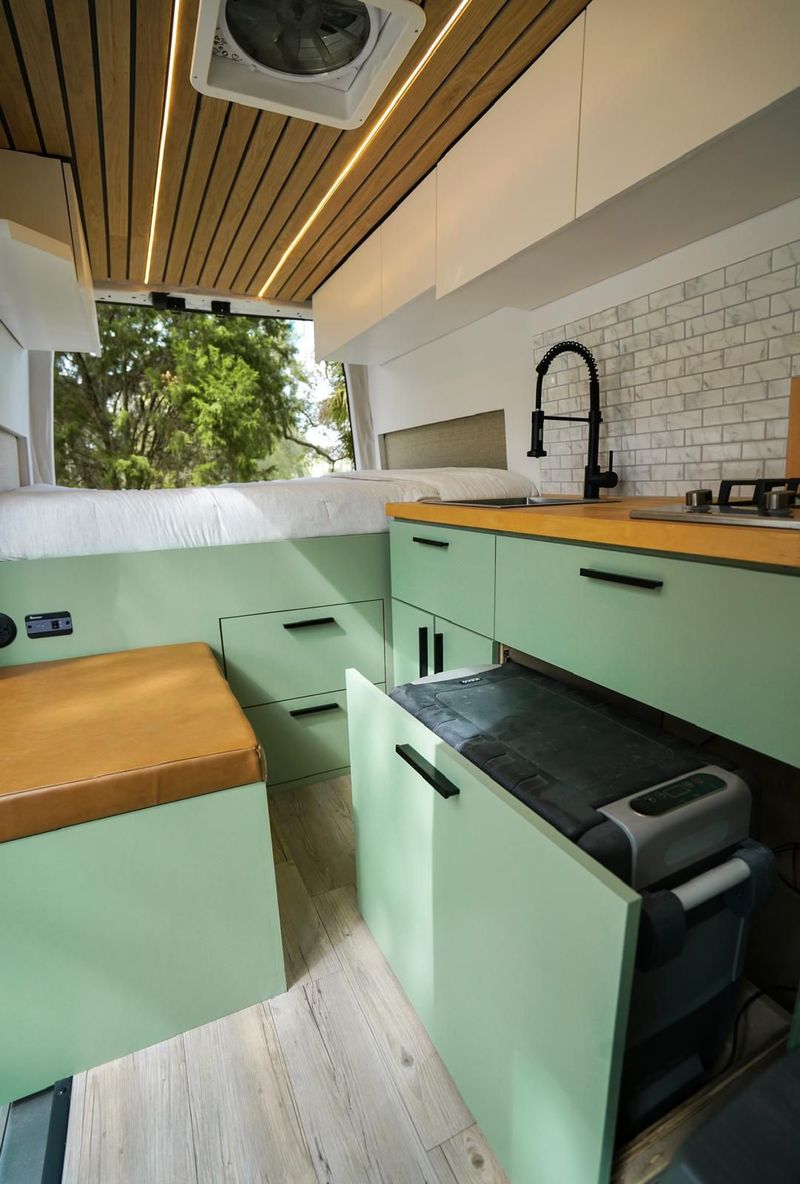 Picture 4/43 of a 2019 Nissan NV2500 Complete Campervan for sale in Columbus, Ohio