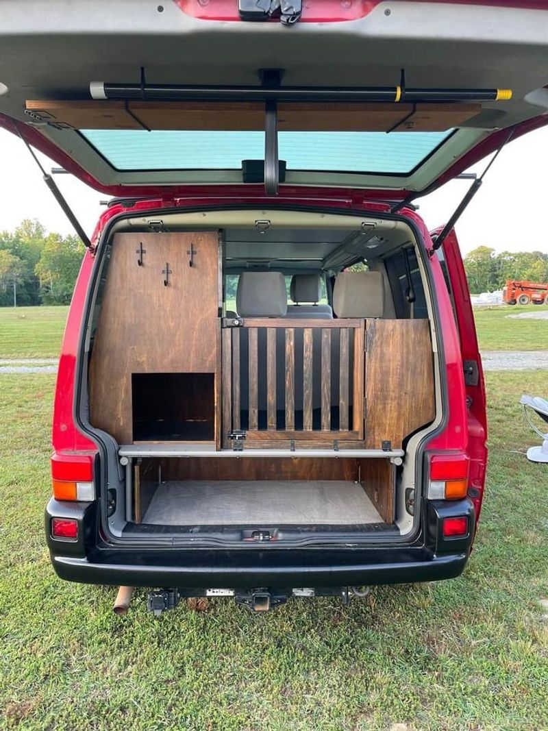 Picture 5/19 of a 2002 volkswagon eurovan weekender for sale in Williamsburg, Virginia