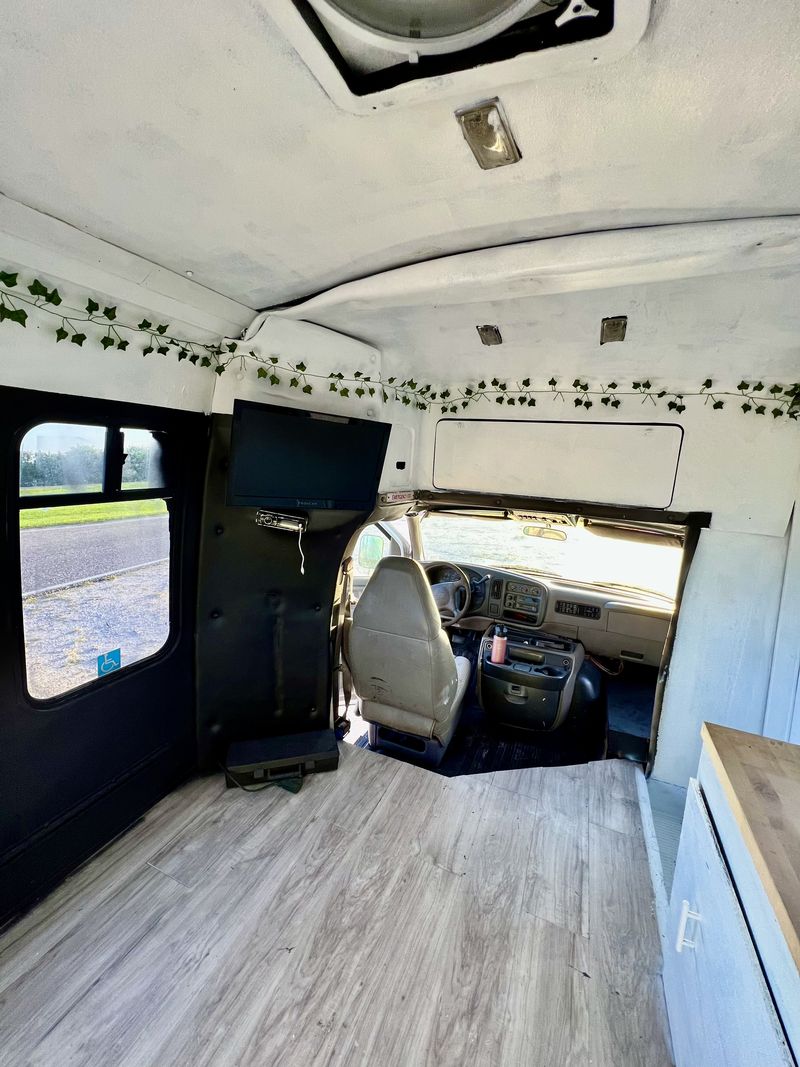 Picture 5/13 of a Boho Dream SKYLIGHT Shuttle Bus for sale in Saint Petersburg, Florida