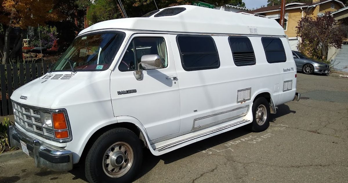 Camper Van For Sale: 1992 Dodge Roadtrek Independent 190