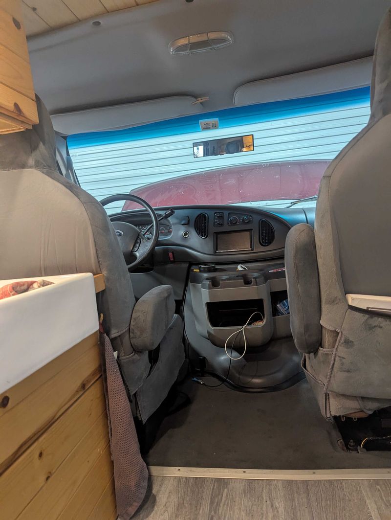 Picture 2/18 of a 2006 E-350 for sale in Avon Lake, Ohio