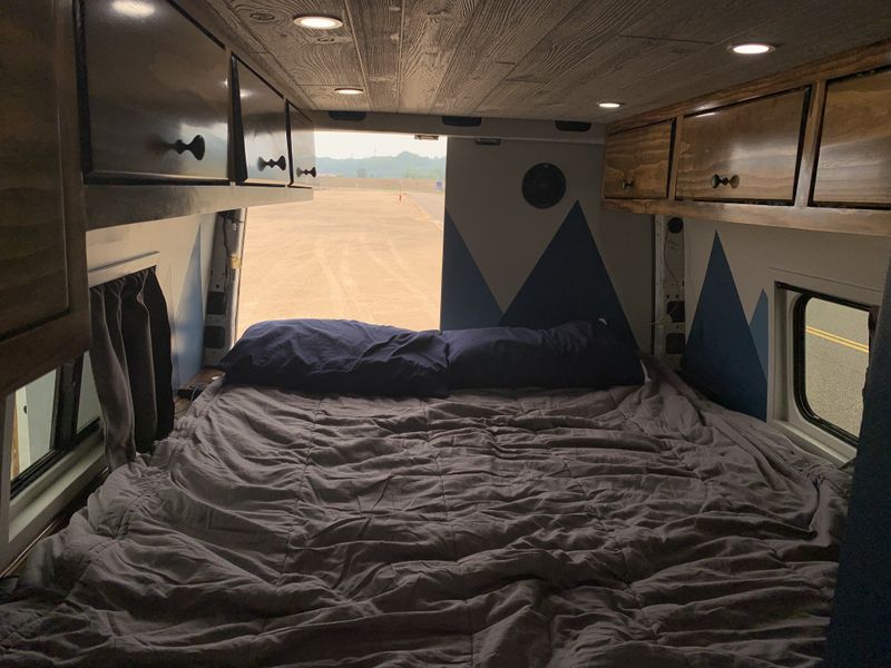 Picture 4/8 of a BEAUTIFUL!! 2008 Dodge Sprinter 2500 Camper Van for sale in Mankato, Minnesota