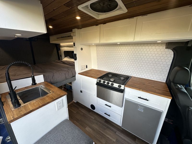 Picture 4/13 of a Sprinter 4×4 | Radiant Heated Floors | 7yr/140,000m Warranty for sale in Denver, Colorado