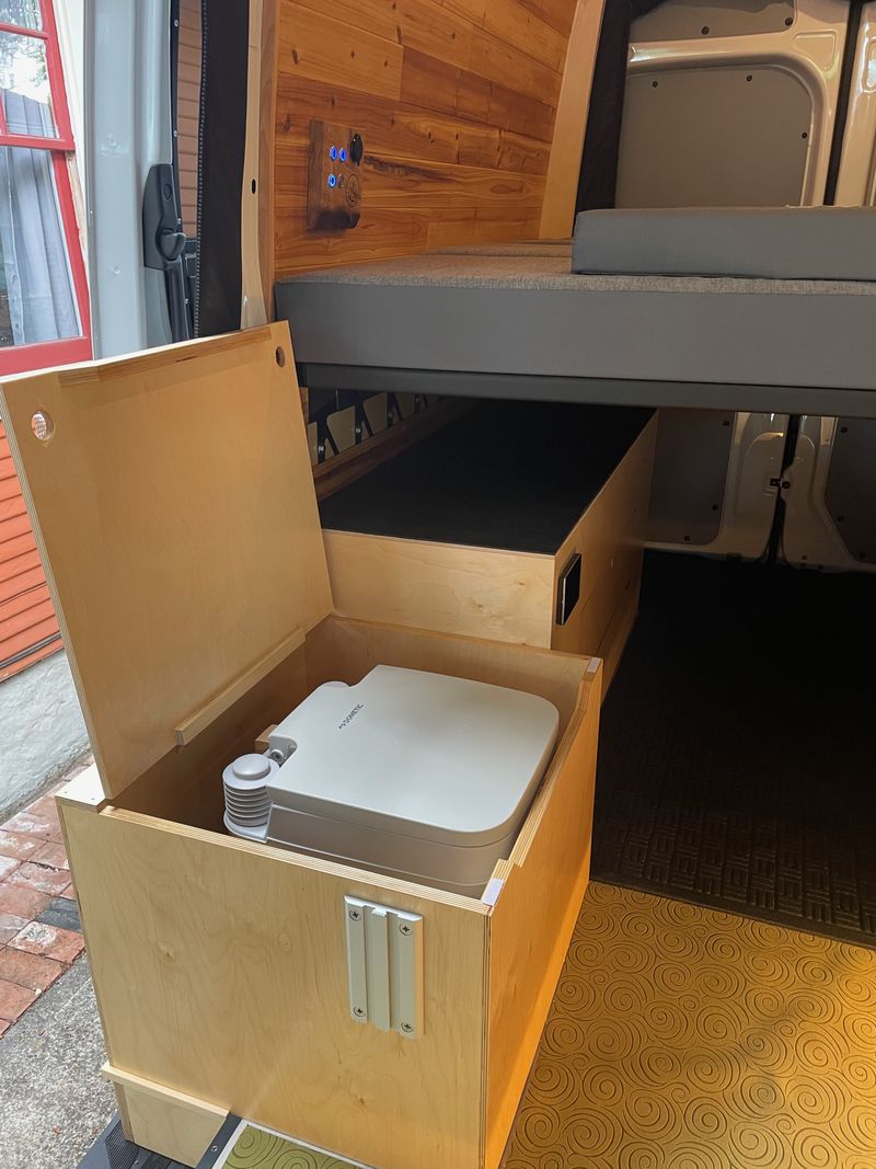 Picture 4/14 of a 2022 Mercedes Sprinter Camper Van Professional Build for sale in Portland, Oregon
