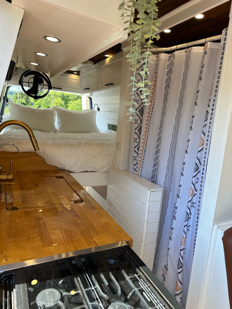 Picture 4/15 of a 2008 Freightliner Sprinter 3500 2WD Mega Roof for sale in Philadelphia, Pennsylvania