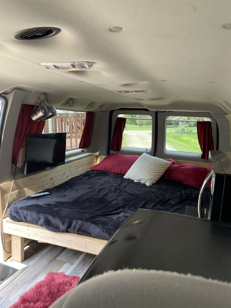 Picture 4/13 of a 2006 E350 self converted CAMPER VAN for sale in Cincinnati, Ohio