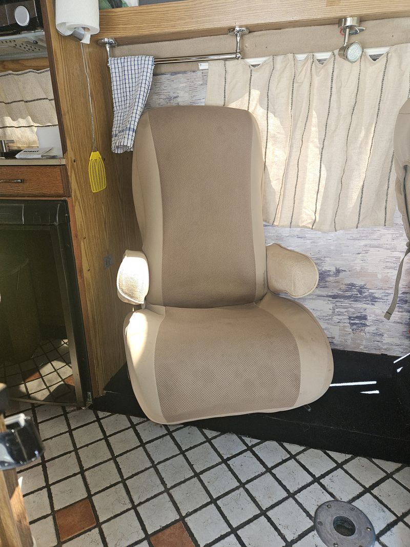 Picture 4/17 of a 1989 Road Trex conversion van for sale in Running Springs, California