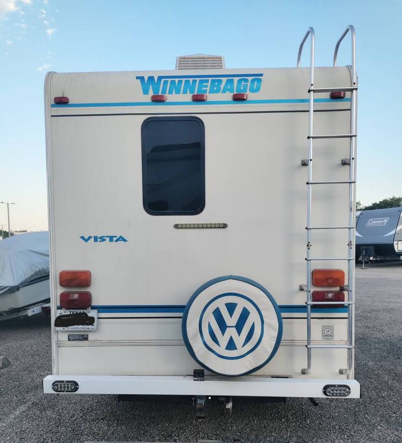 Picture 4/24 of a 2003 Winnebago Vista for sale in San Antonio, Texas