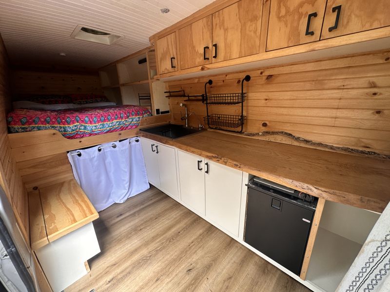 Picture 4/27 of a 2014 Mercedes Sprinter Campervan for sale in Asheville, North Carolina