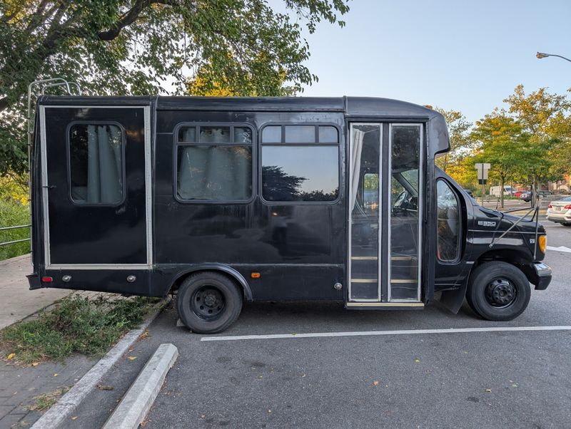 Picture 4/9 of a 1999 Ford E-350 Shuttle Bus Skoolie Conversion – Turnkey for sale in Corona, New York