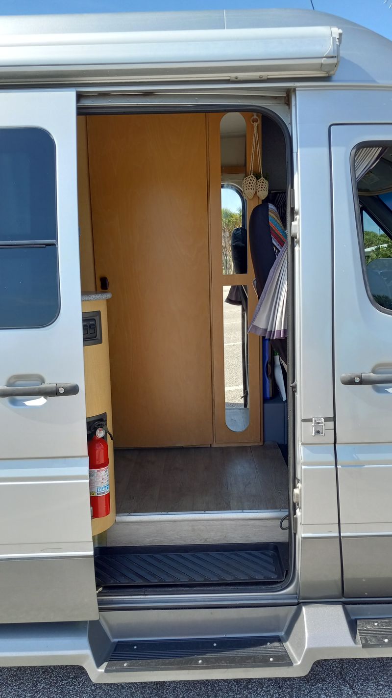 Picture 6/29 of a 2006 Mercedes-Benz Sprinter 2500 for sale in Tampa, Florida