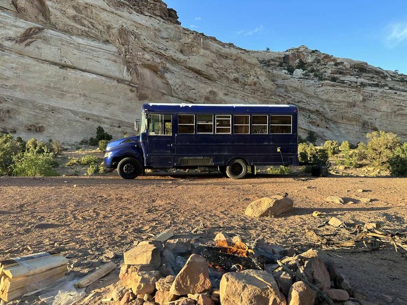 Picture 4/14 of a Beloved 2007 International skoolie RV for sale for sale in American Fork, Utah