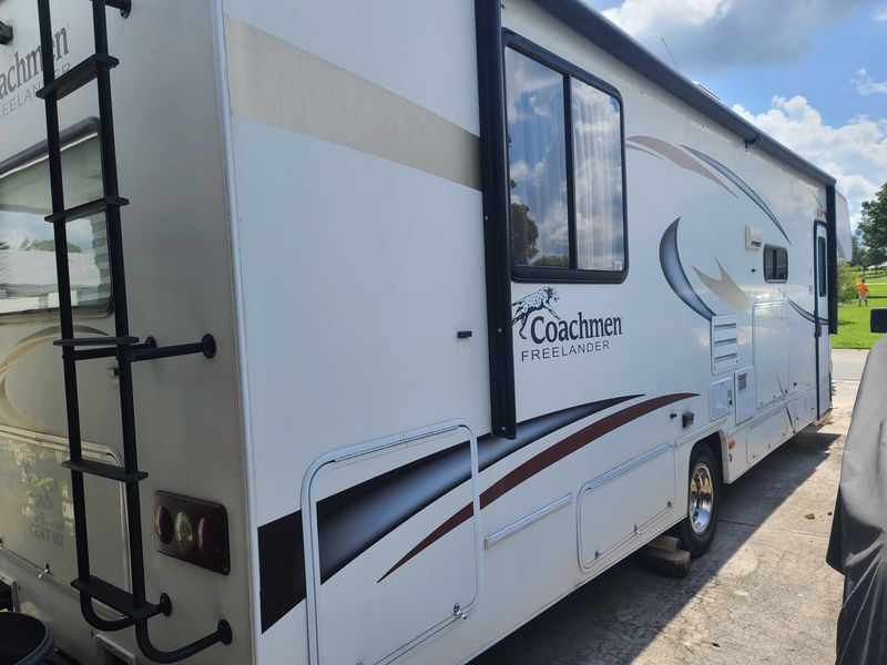 Picture 2/8 of a 2014 Coachmen Freeland 33 ft for sale in Royal Palm Beach, Florida
