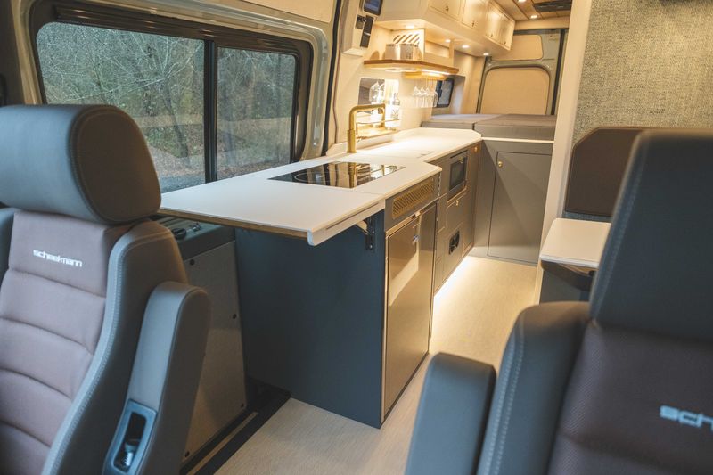 Picture 4/24 of a NEW luxury Sprinter 170 w/wet bath for sale in North Bonneville, Washington