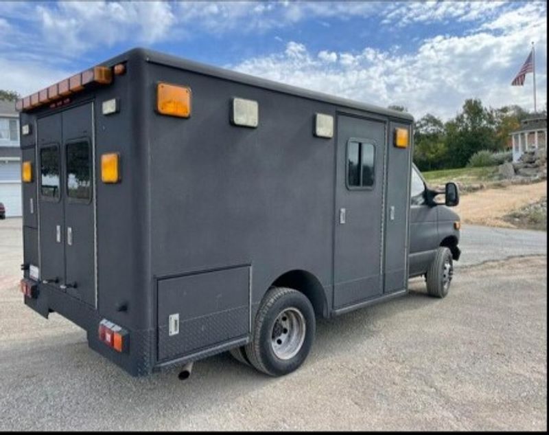 Picture 4/7 of a 1993 Ford E-450 RV Diesel Utility for sale in Watsonville, California