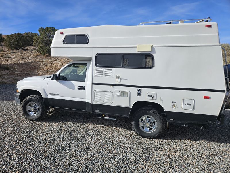 Picture 1/14 of a 2001 Tiger Provan On a Chevy Silverado 2500HD Chasiss 4WD for sale in Albuquerque, New Mexico