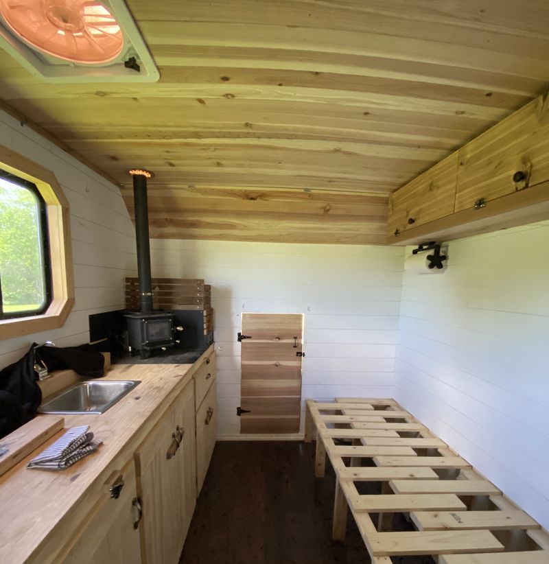 Picture 2/8 of a 2006 GMC Savana Converted Box Van for sale in Lees Summit, Missouri