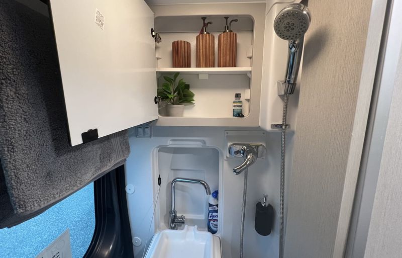 Picture 2/13 of a 2023 Thor Rize 18m for sale in Brooklyn, New York