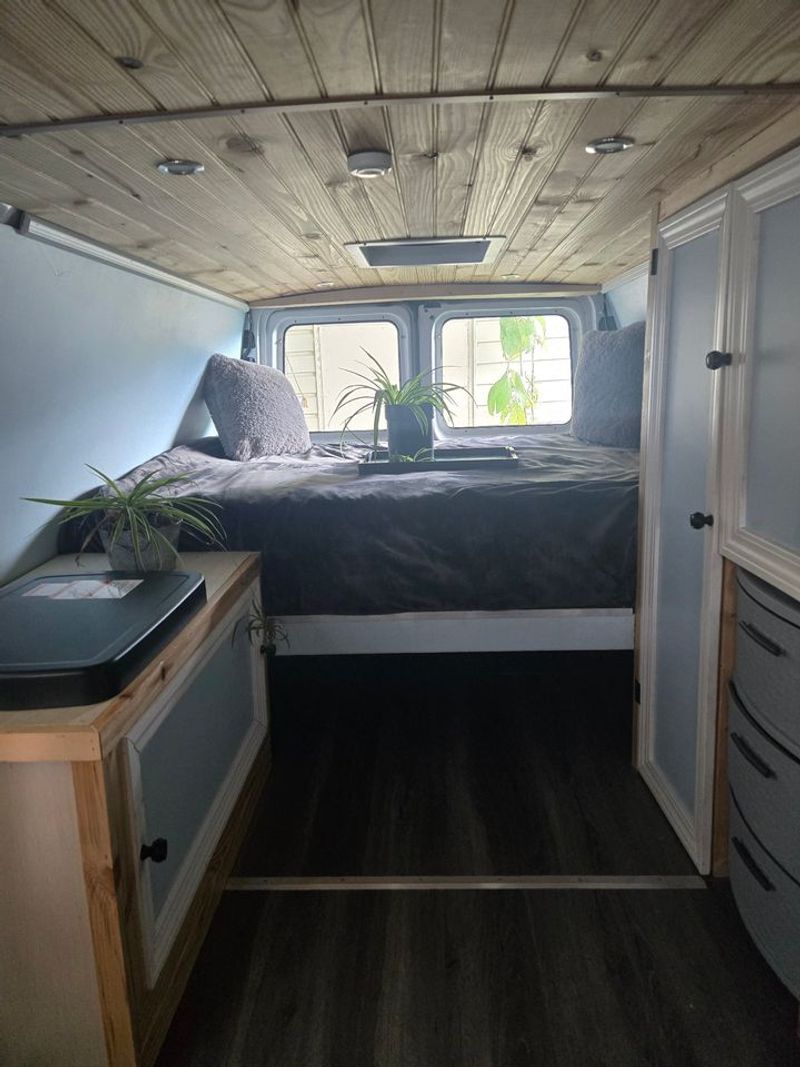 Picture 1/22 of a BEAUTIFUL CAMPERVAN LOW MILES for sale in Clearwater, Florida