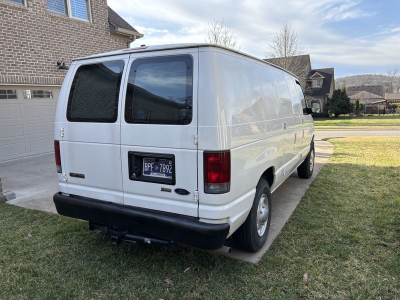 Picture 4/17 of a 2009 Ford E150 Camper Van for sale in Thompsons Station, Tennessee