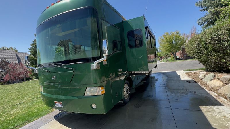 Picture 1/6 of a Country Coach for sale in Farmington, Utah