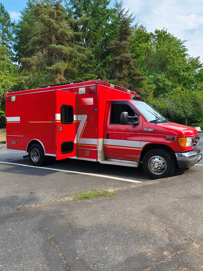 Picture 1/8 of a 2005 Ford e450 super duty for sale in Seattle, Washington