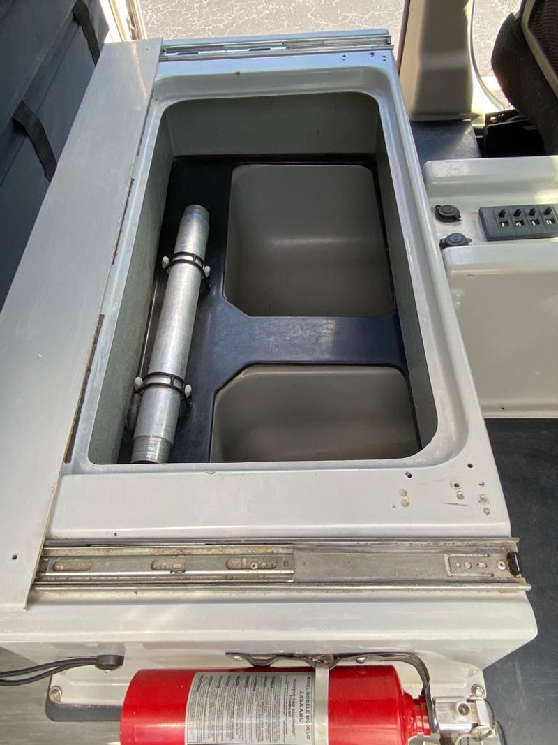 Picture 5/19 of a 2013 Dodge Grand Caravan Camper for sale in Hallandale, Florida