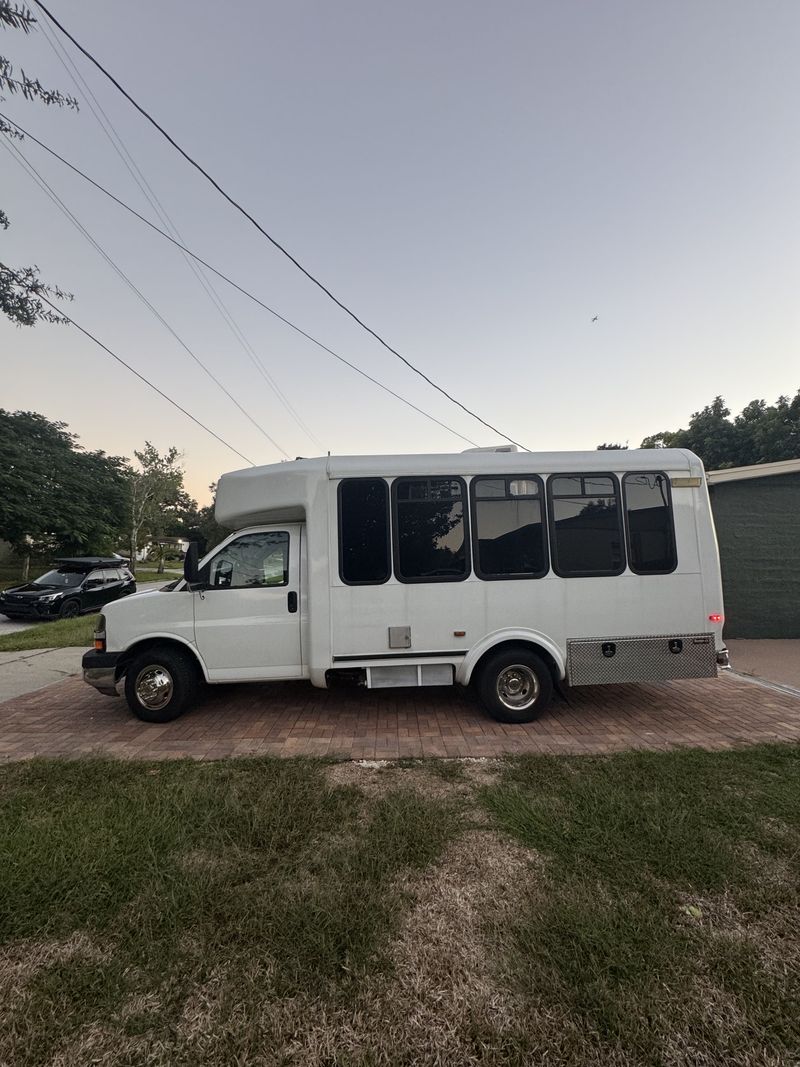 Picture 4/37 of a 2009 Chevrolet Express for sale in Orlando, Florida