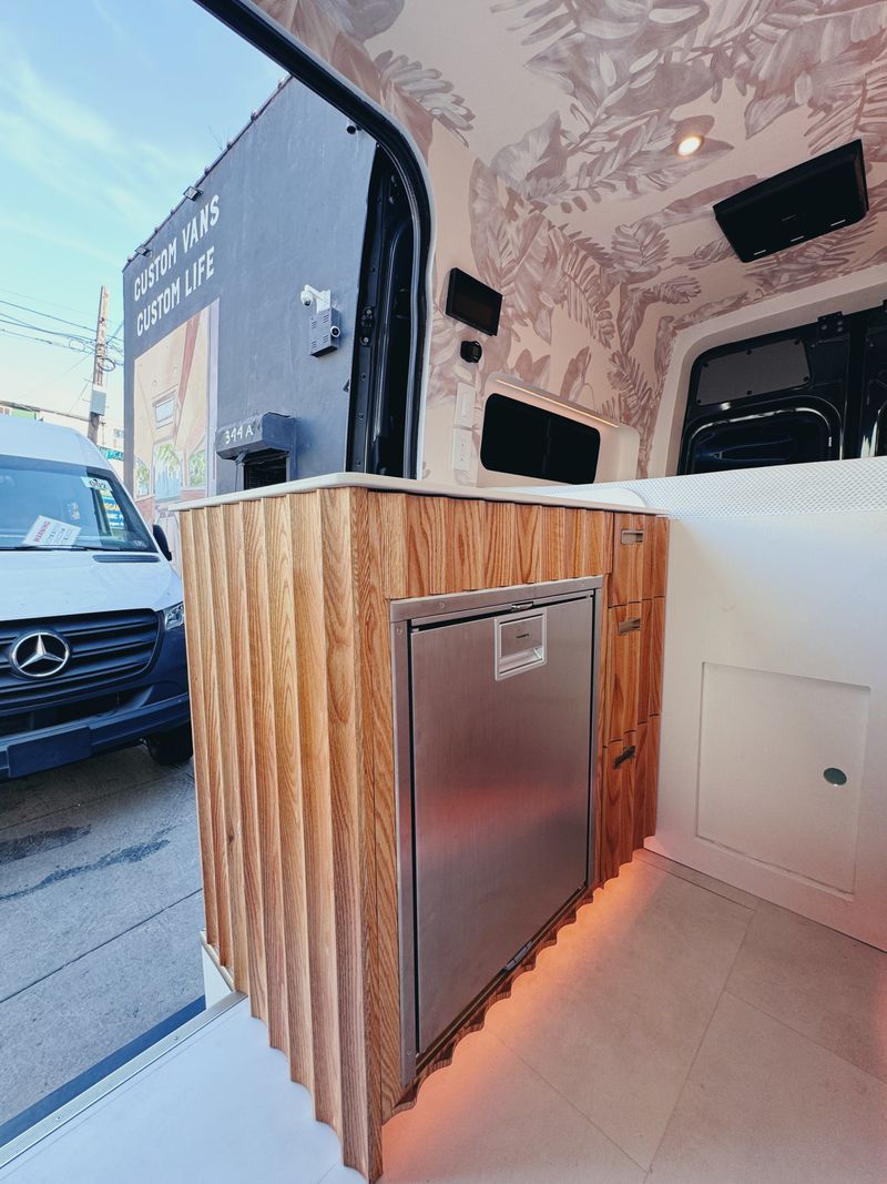 Picture 2/18 of a 2024 AWD Sprinter with ALL the Amenities for sale in Brooklyn, New York