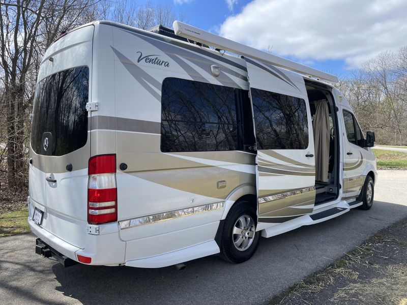 Picture 4/14 of a 2010 Mercedes Four Winds class B for sale in Dublin, Ohio