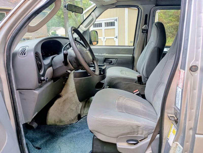 Picture 4/16 of a 2006 Econoline with Solar-Gas Power! for sale in Albany, Georgia