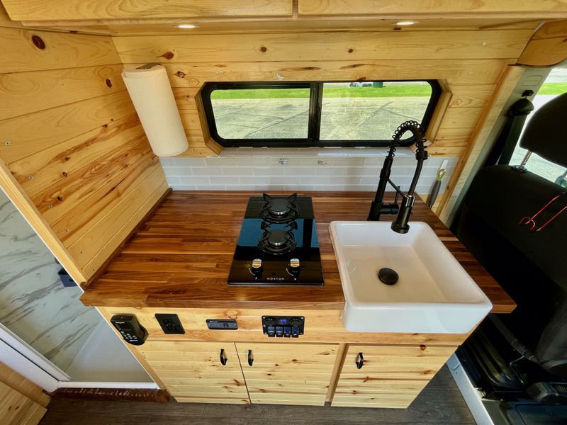Picture 5/30 of a 2020 Ram ProMaster FULLY OFF-GRID for sale in Long Beach, California