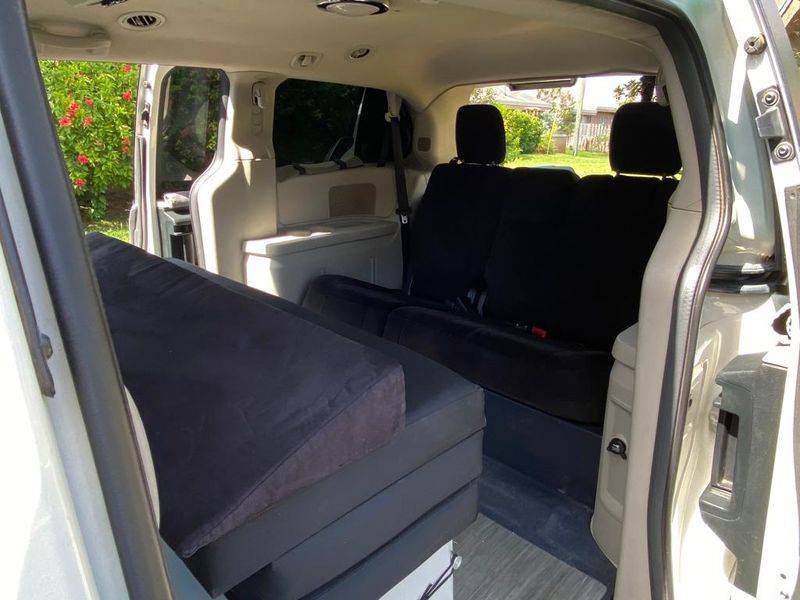 Picture 4/19 of a 2013 Dodge Grand Caravan Camper for sale in Hallandale, Florida