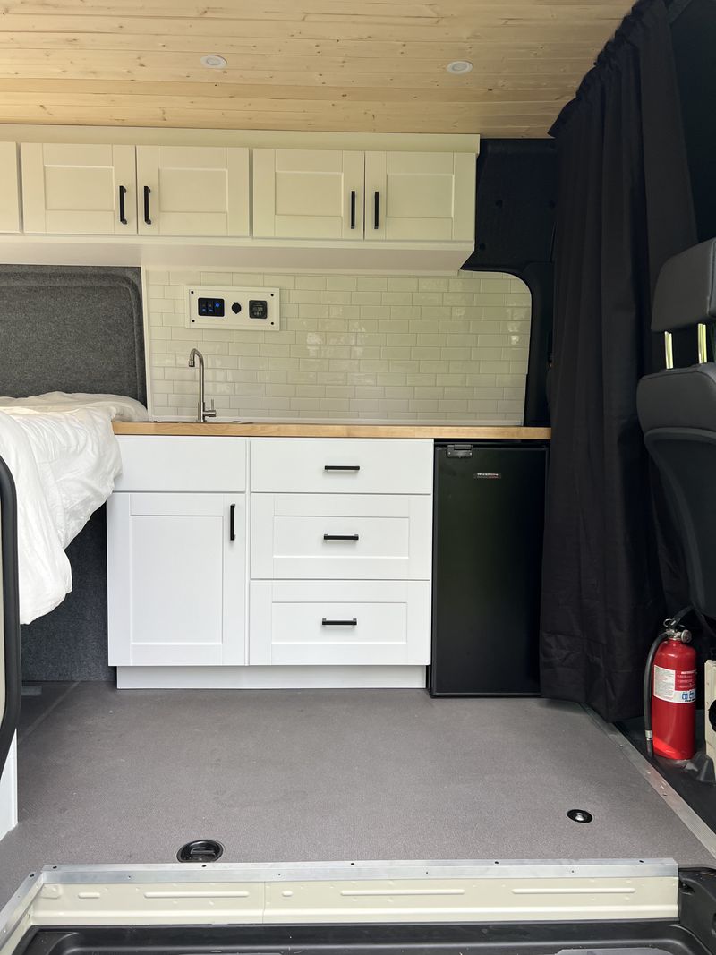Picture 4/10 of a 2021 Mercedes Sprinter Campervan for sale in Pocatello, Idaho