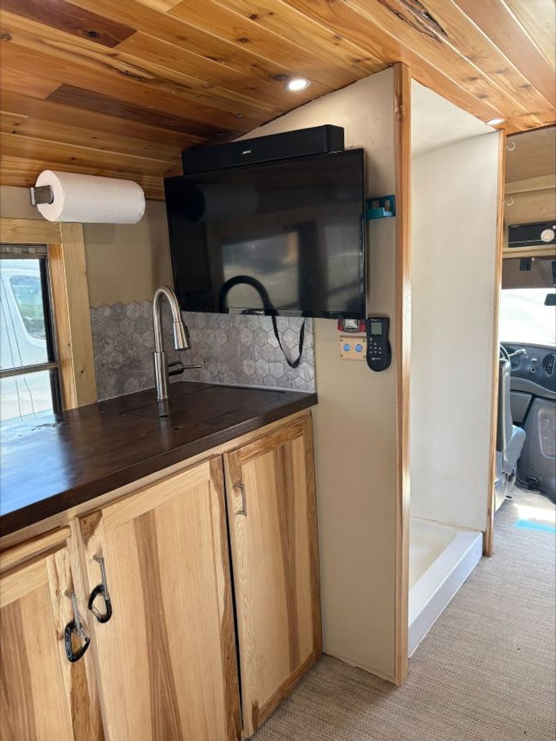 Picture 4/13 of a 2000 Ford E450 Skoolie for sale in Eden Prairie, Minnesota