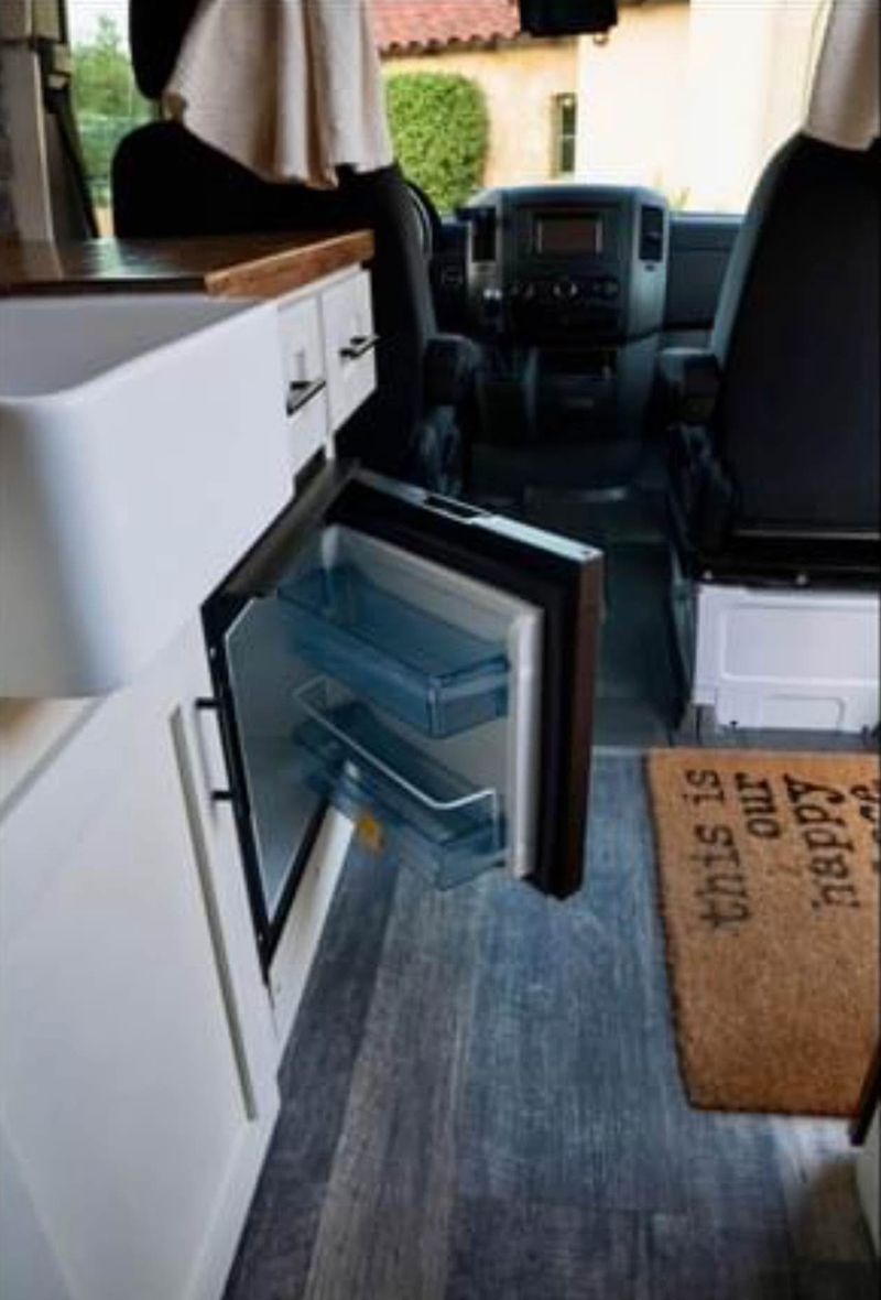 Picture 5/22 of a Off grid fully converted Mercedes 144 wheel base sprinter for sale in Kingman, Arizona