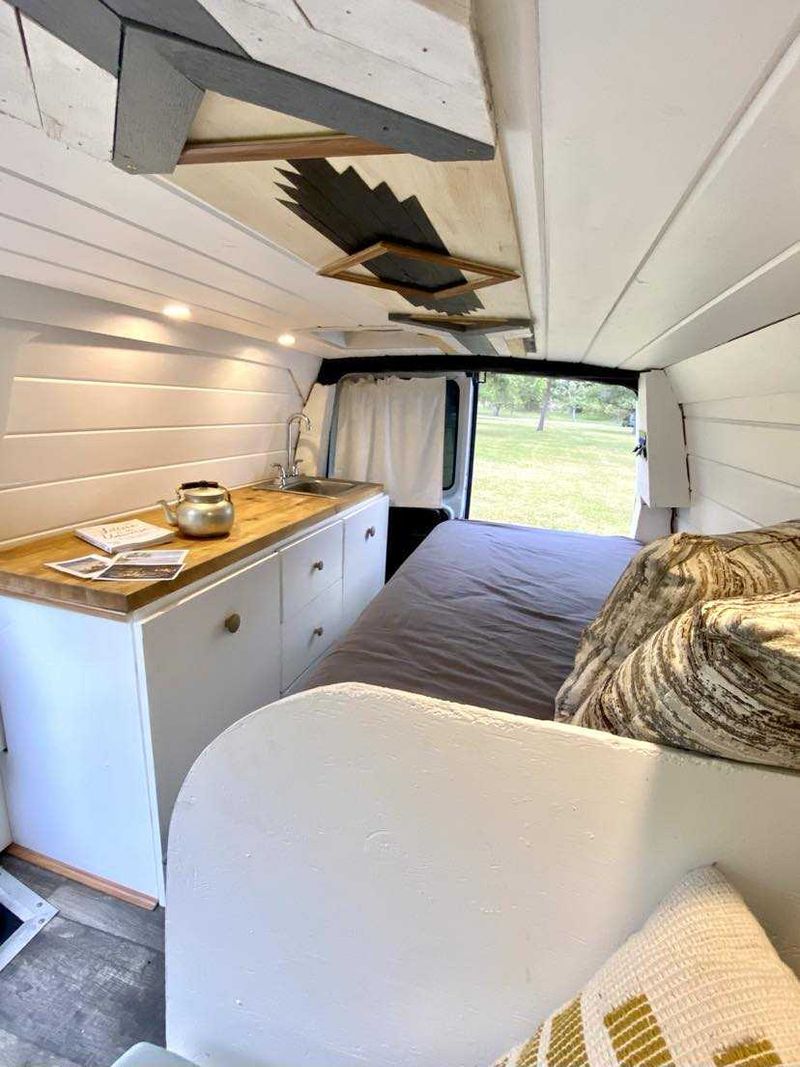 Picture 5/8 of a Stealthy Off Grid Campervan Perfect for Beach or Mountains  for sale in Los Angeles, California
