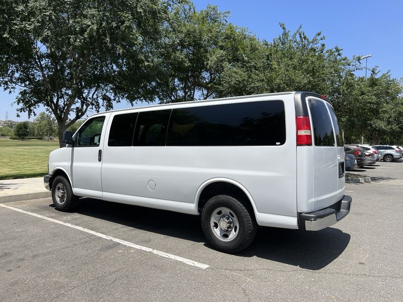 Picture 4/27 of a 2011 Chevy Express 3500 Passenger LT Extended Van for sale in Valencia, California